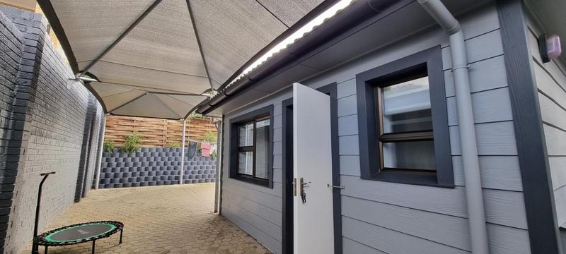 5 Bedroom Property for Sale in Reebok Western Cape